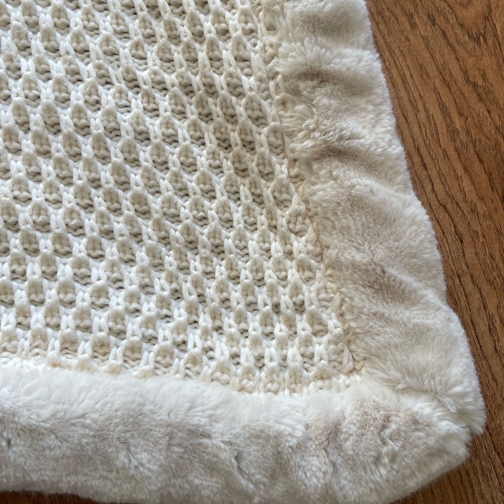 Cottage Core/ Butter Mom Pottery Barn Crochet Blanket with Faux Fur Trim - Picture 4 of 4